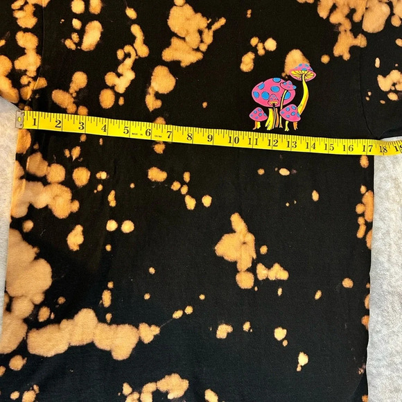 A. Lab Magic Mushrooms T-Shirt - Picture 6 of 7